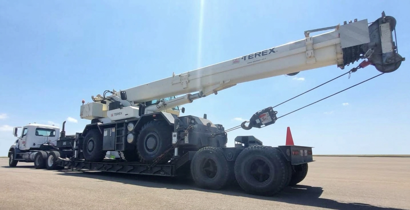 Traslado de grúa TEREX en batea Lowboy de carga pesada - TEX C.A.