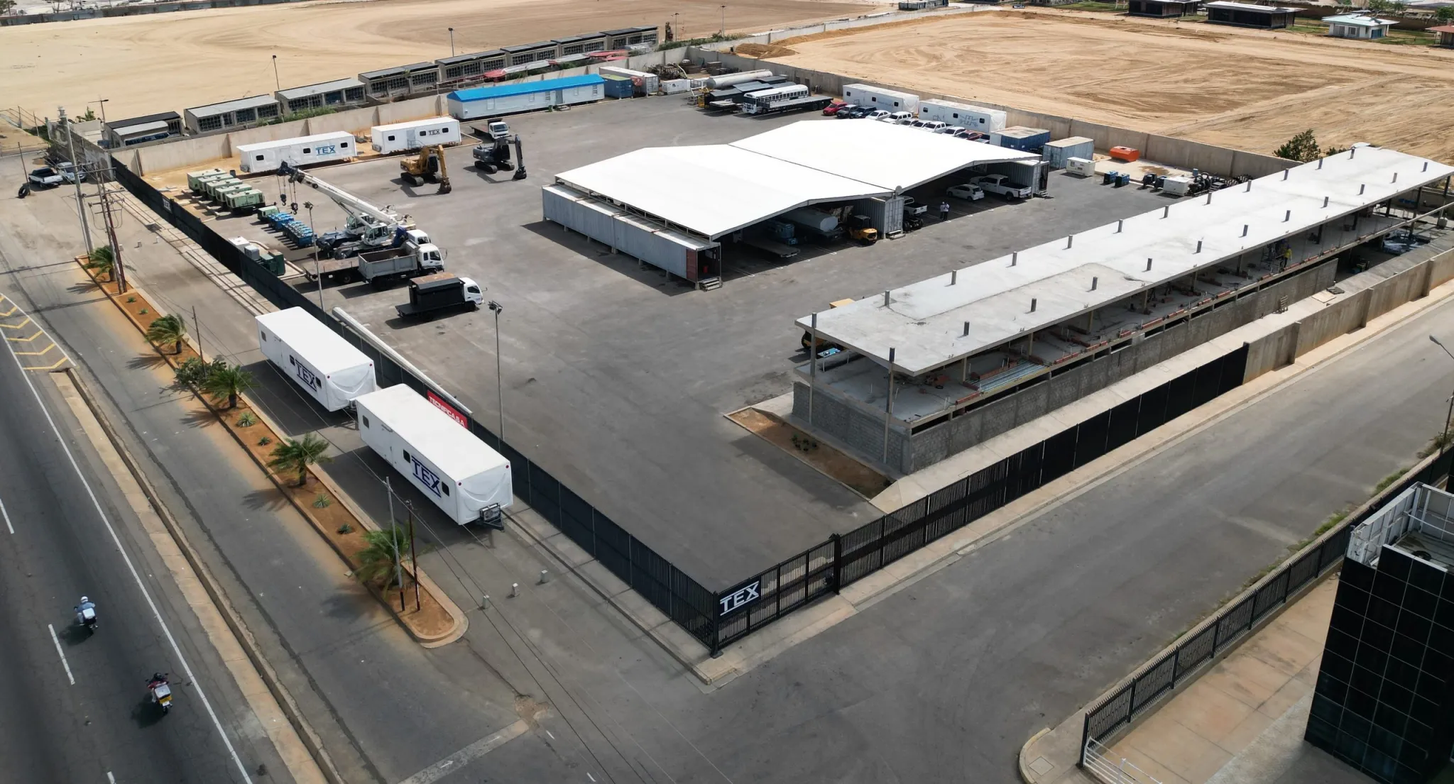 Sede corporativa y patio logístico perimetral de TEX C.A. en Punto Fijo, Falcón